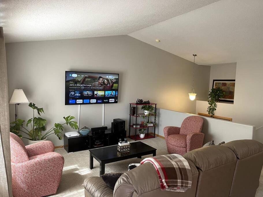 Lachify'S Place-Serene Townhouse Apartment West Fargo ภายนอก รูปภาพ